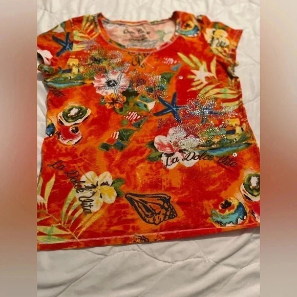 Coral Bay Tops - Coral Bay size medium women’s theme T-shirt